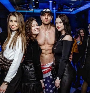 Pokaz striptizu męskiego w klubie w Katowicach